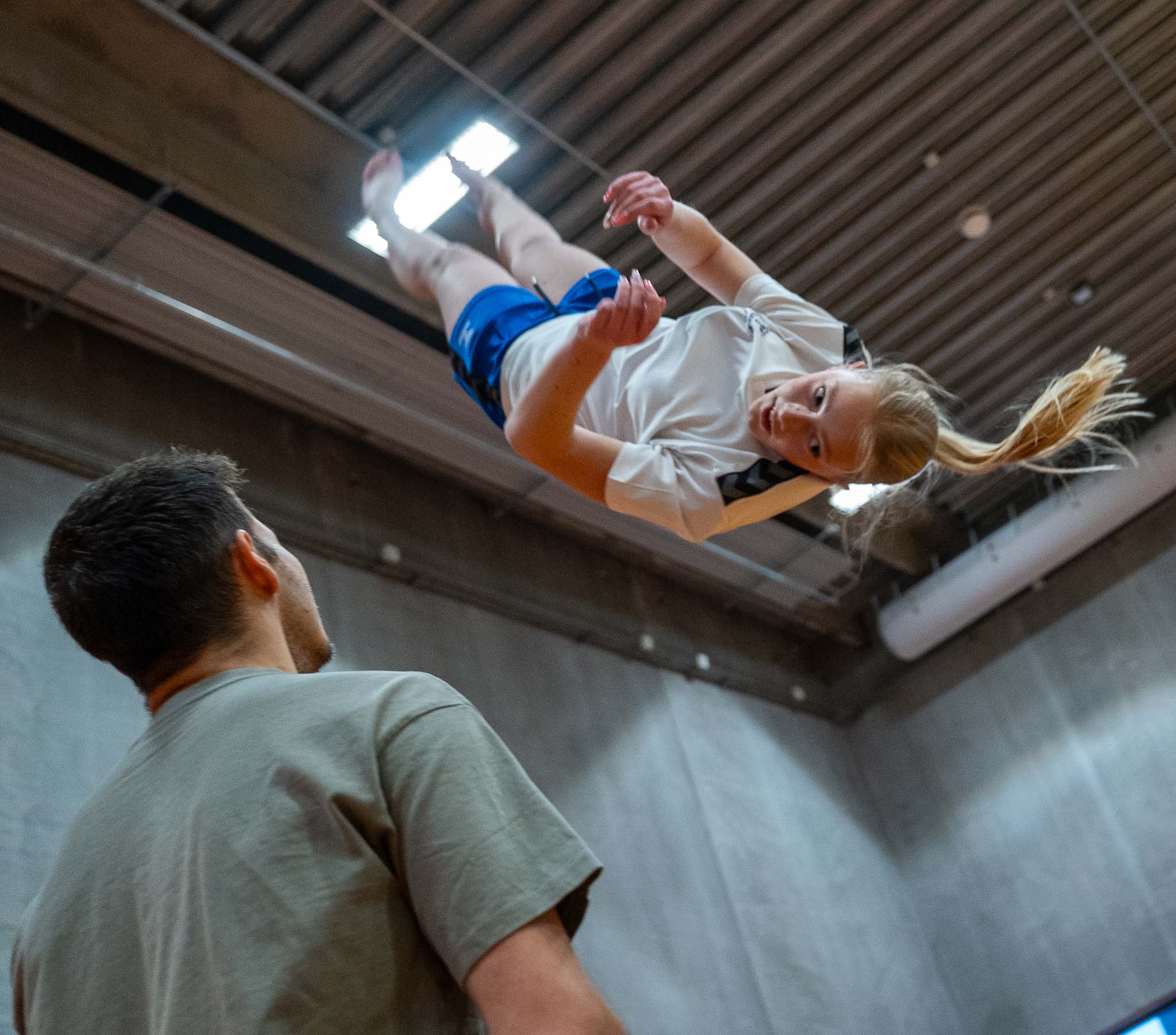 Elever laver springgymnastik